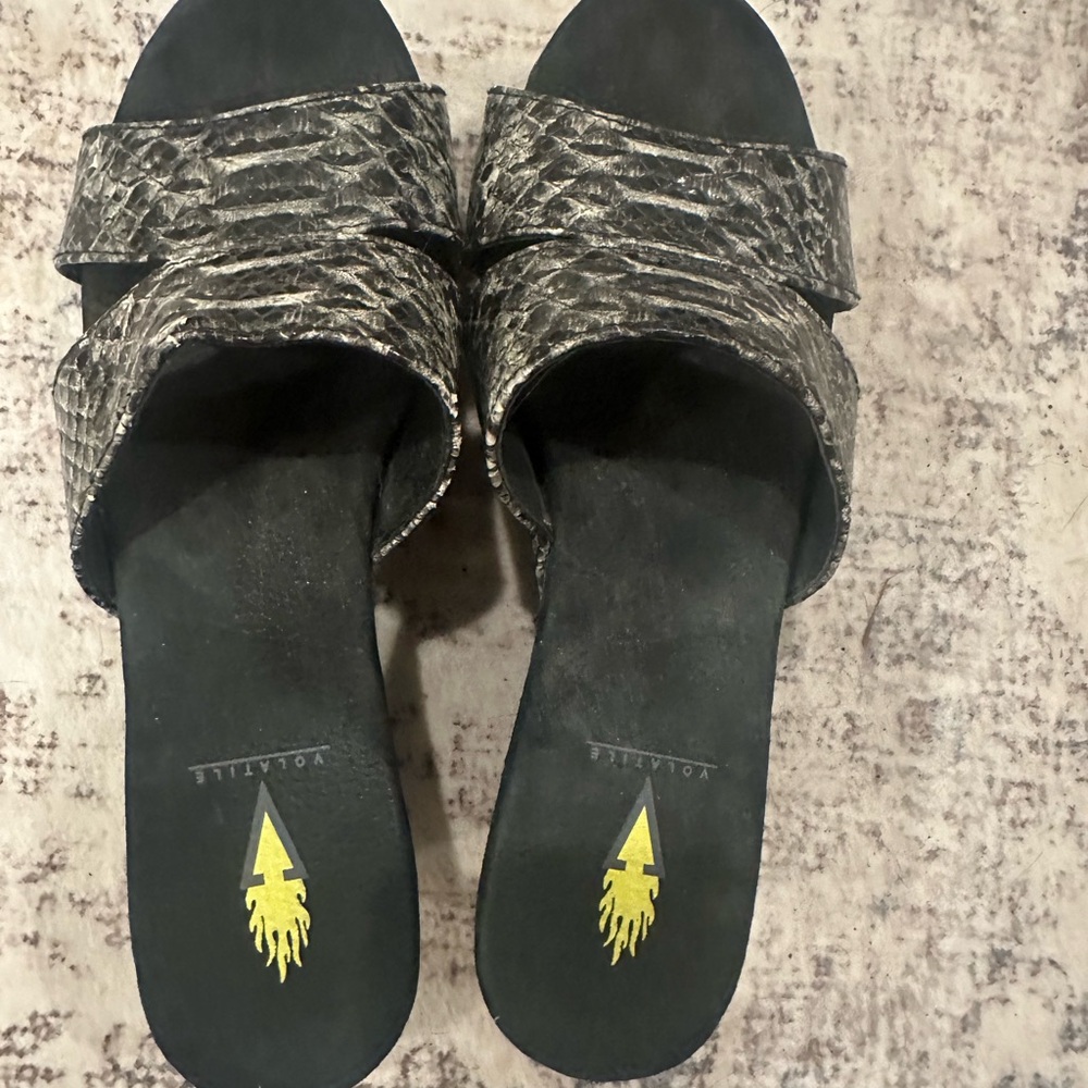 Volatile Women's Snakeskin Patterned Black Wedges